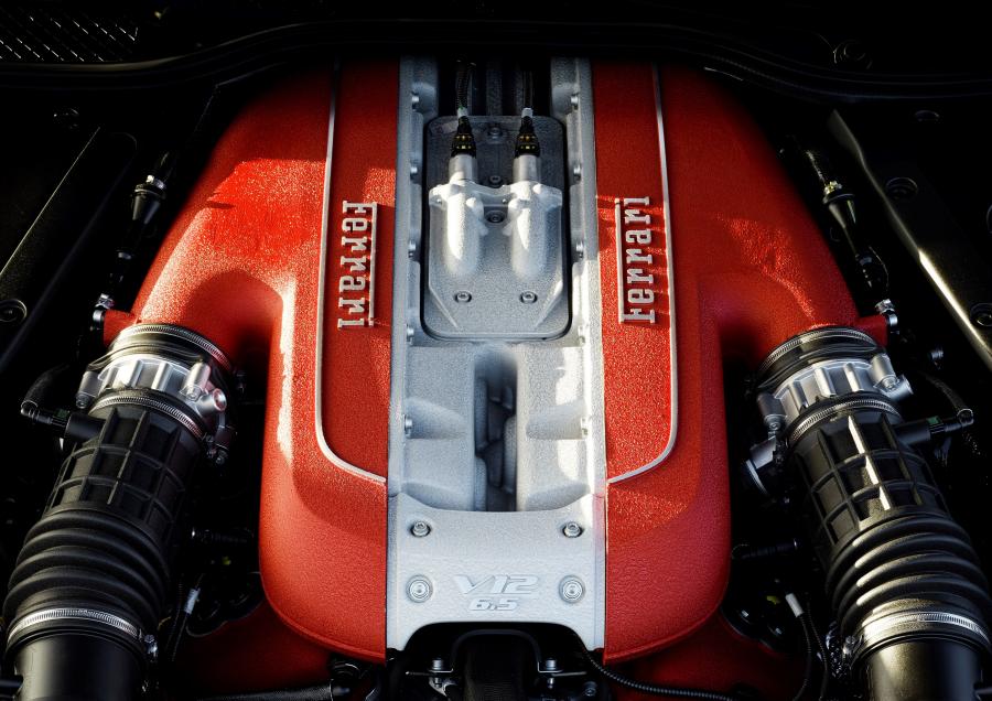 Моторный отсек Ferrari 812 Superfast 2017 года  (фото 11 из 91)